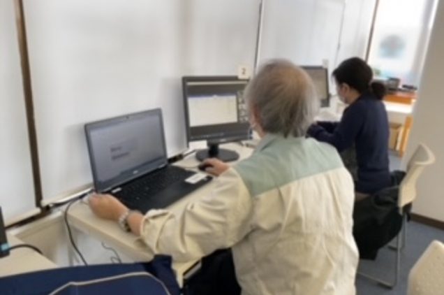 二人の生徒様が受講されている様子